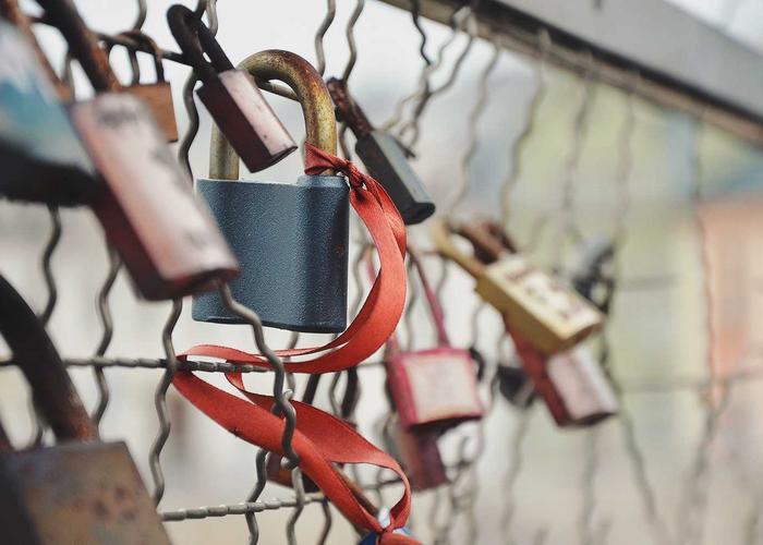 世界杯球队攻防效率数据分析图，包含进球数、失球数、控球率、传球成功率等核心指标的可视化图表
